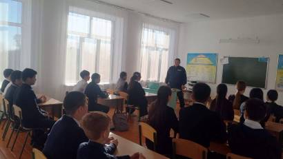 Майор полиции Аманжолов Д.Б. 8-11 сынып оқушылары арасында жасөспірімдер арасында құқық бұзушылықтың алдын алу жұмысы жүргізілді
