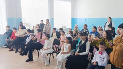 8 наурыз Халықаралық әйелдер күні 1-4 сыныптың арулары арасында "Ана-өмір шуағы"тақырыбында іс-шара  өткізілді.  Мерекелеріңізбен құттықтаймыз!