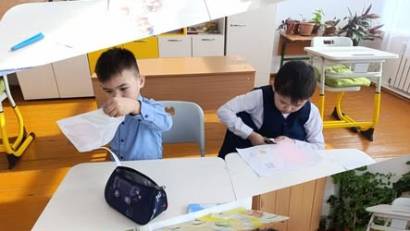 8 наурыз мерекесіне арналған "Анаға өз қолыммен жасалған сыйлық" шығармашылық жұмыс. 