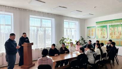 "Озерный жалпы орта білім беретін мектебі" КММ 8-11 сынып оқушылары арасында  Жамбыл ауданы ішкі істер бөлімінің басшысының орынбасары мен учаскелік полиция интернет алаяқтық және есірткі қылмыстары бойынша әңгіме жүргізді. 
